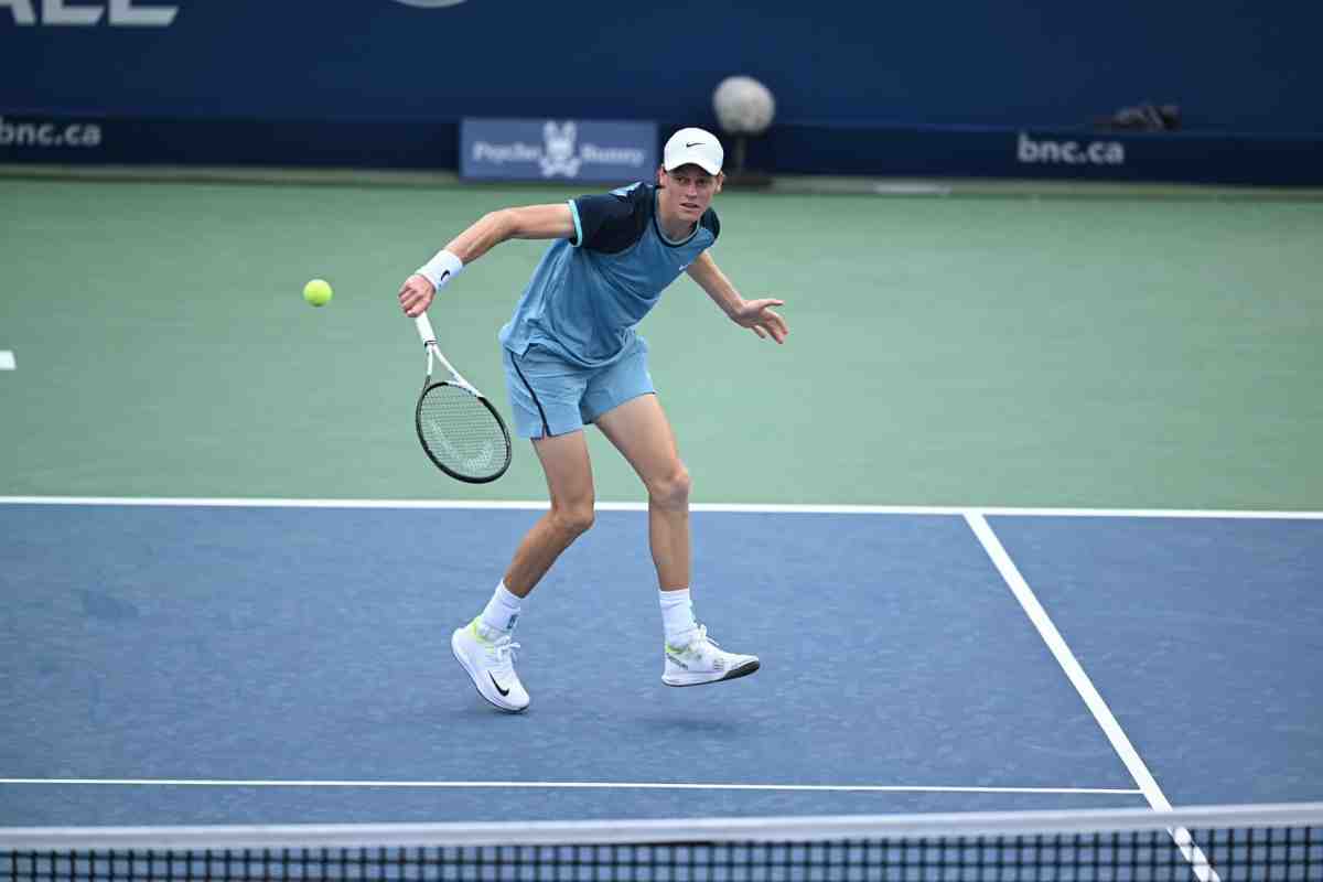 Perché gli atleti come Sinner usano il braccialetto whoop: cos'è e perché fa discuterePerché gli atleti come Sinner usano il braccialetto whoop: cos'è e perché fa discutere