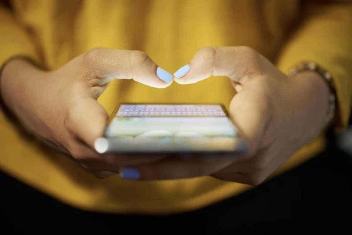 Questi accorgimenti, combinati con le funzionalità integrate nei sistemi operativi moderni, permettono di mantenere uno smartphone